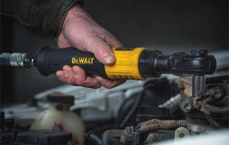 air ratchet in use