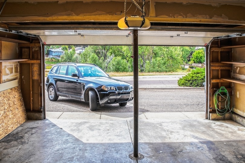 automatic-overhead-door-opener_Svineyard_shutterstock