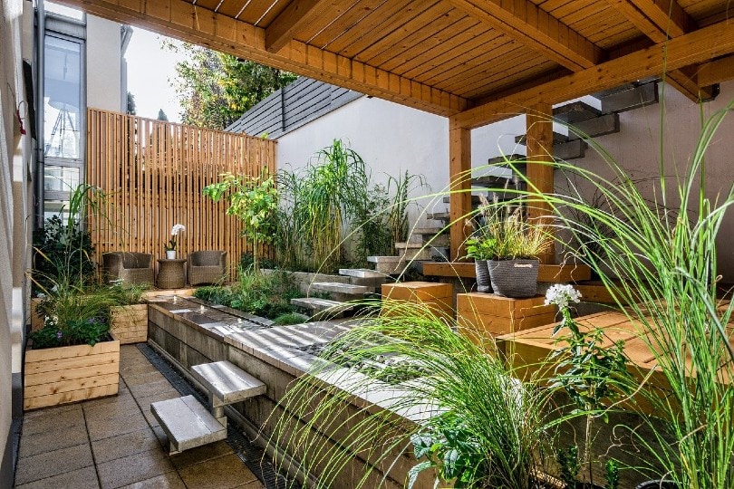 beautiful patio with lots of plants