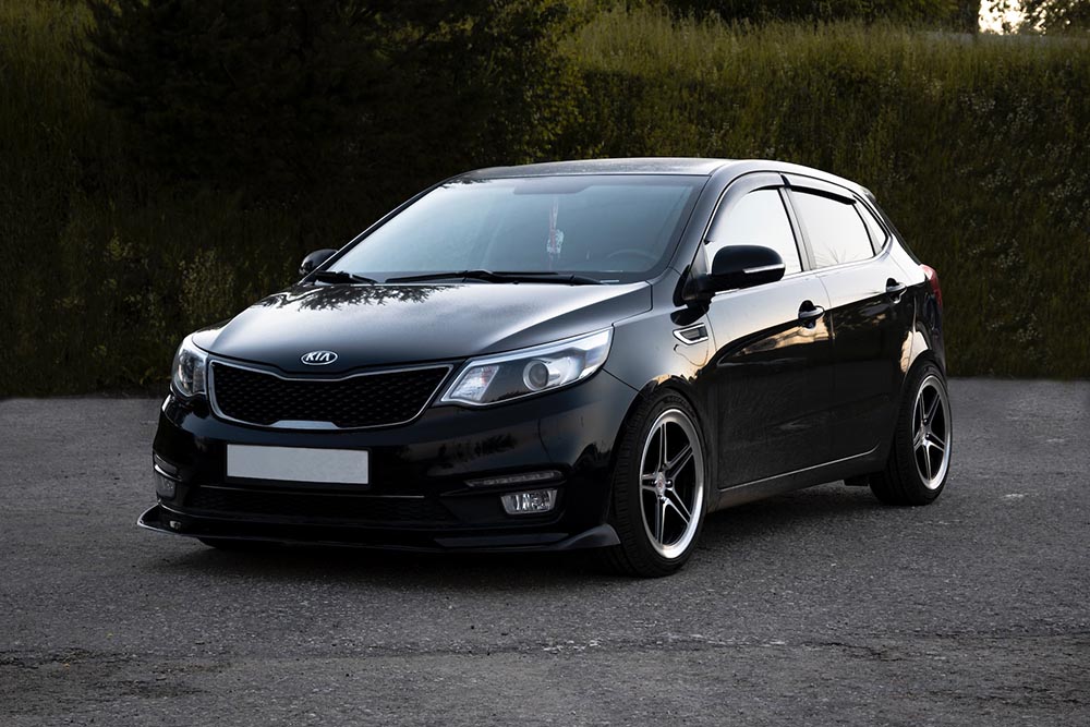 black Kia Cerato