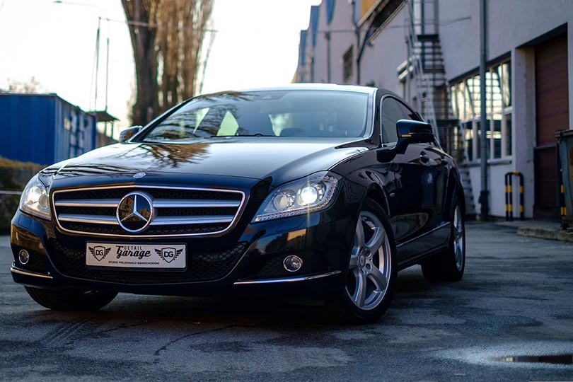 black mercedes benz car