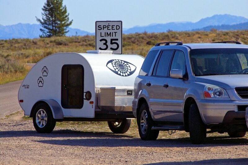 Car with MikeGoad, Pixabaytrailer