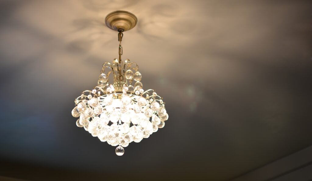 Chandelier, Jumpstory