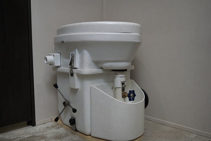 Composting toilet
