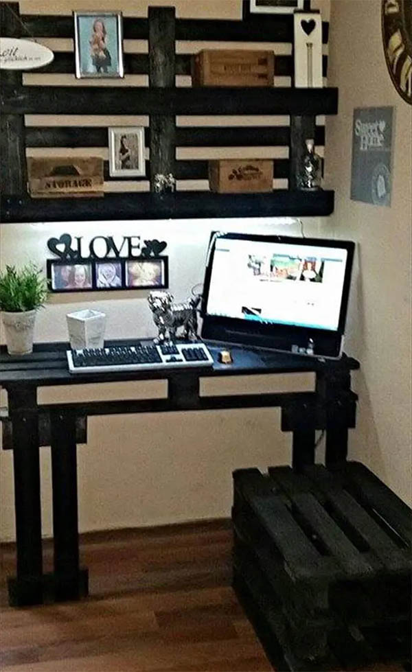 Computer Desk with Wall Shelf from DIY Pallet