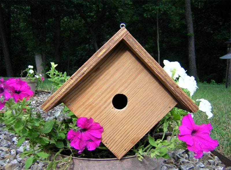 Diamond-Shaped Wren Birdhouse