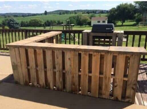 DIY Outdoor Pallet Bar