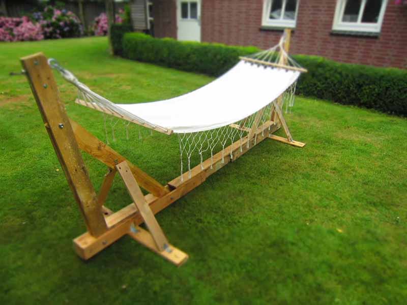 DIY Pallet Chairs