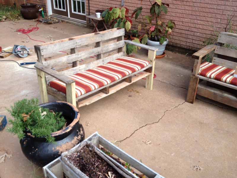 DIY Pallet Chairs