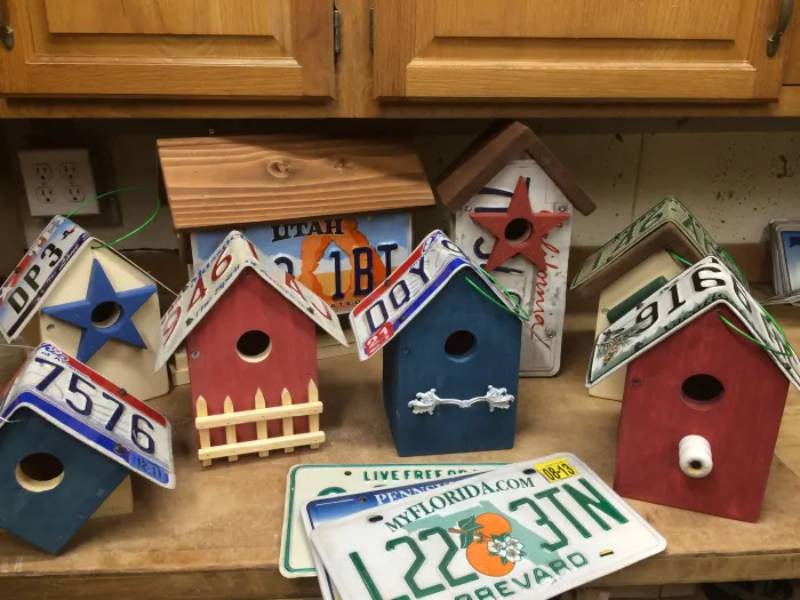DIY License Plate Birdhouse