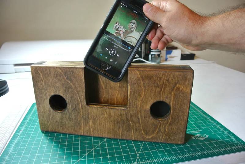 DIY scrap wood cell phone amplifier