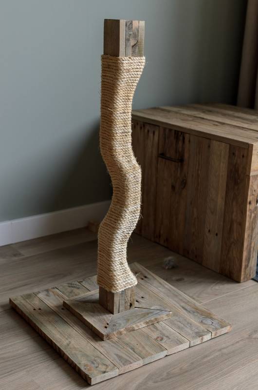 DIY scratching post