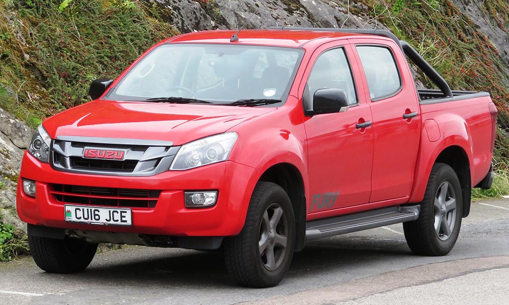 Isuzu D-Max diesel registered May 2016 2499cc (cropped)