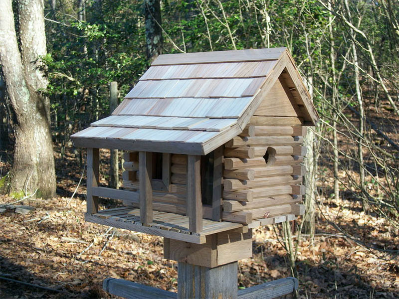 Log cabin birdhouse