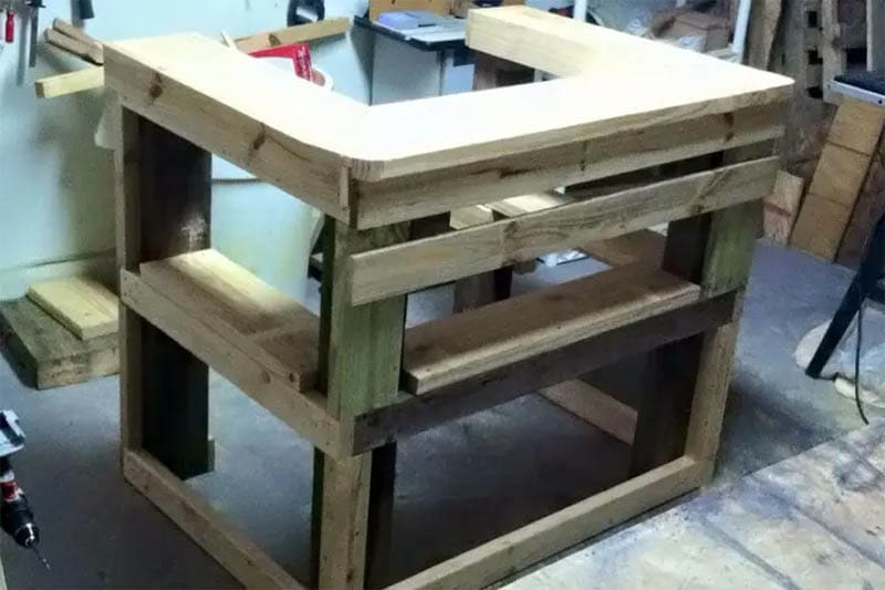 Mini Bar Table from Easy Pallet Ideas