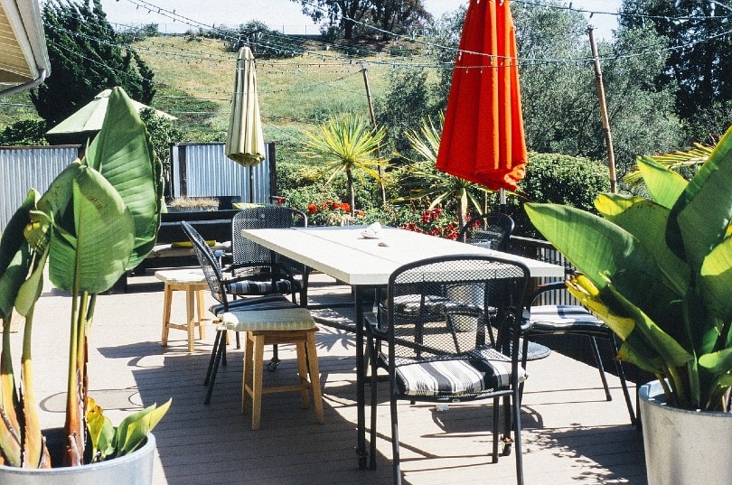outdoor dining table