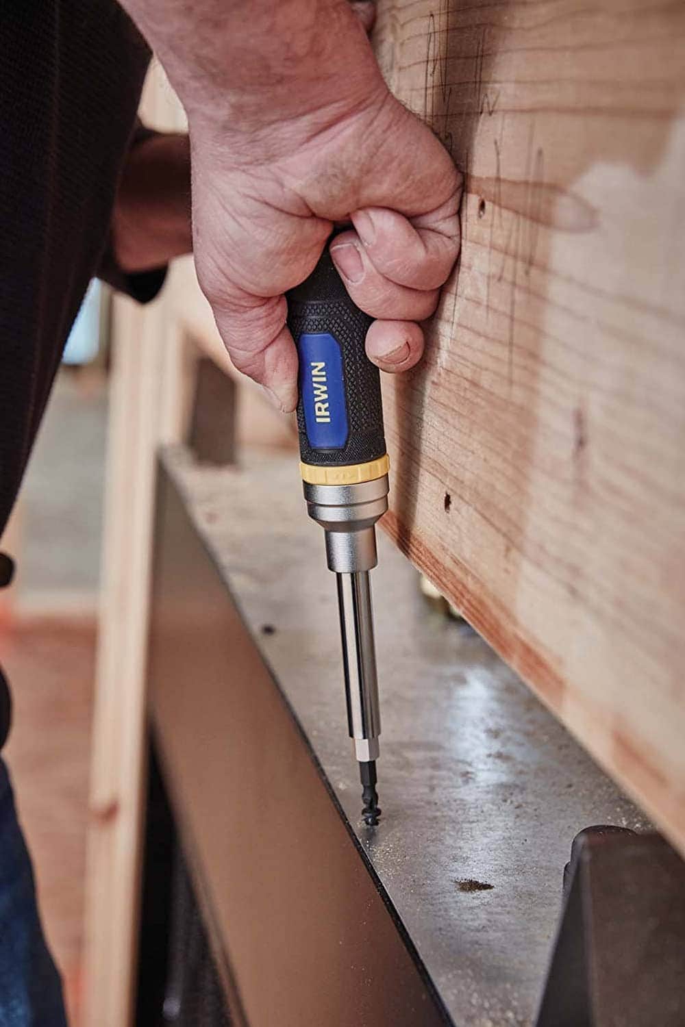 person using IRWIN Tools 1948774 Ratcheting Screwdriver