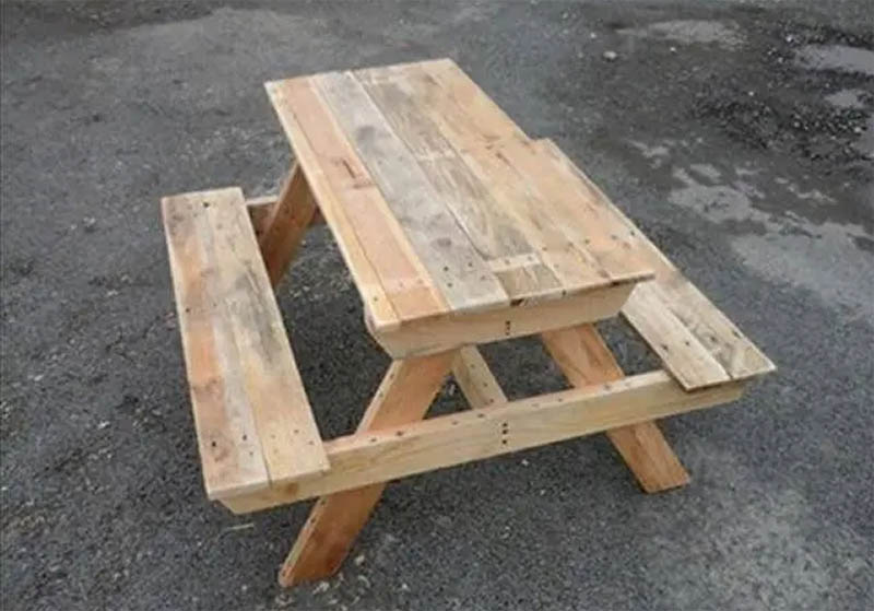 Picnic Table from DIY Pallet