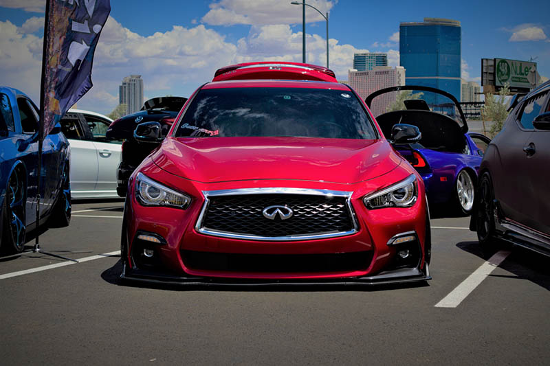 red infiniti car