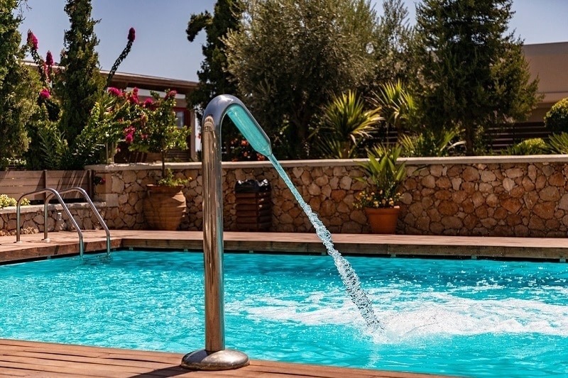 swimming-pool-pixabay
