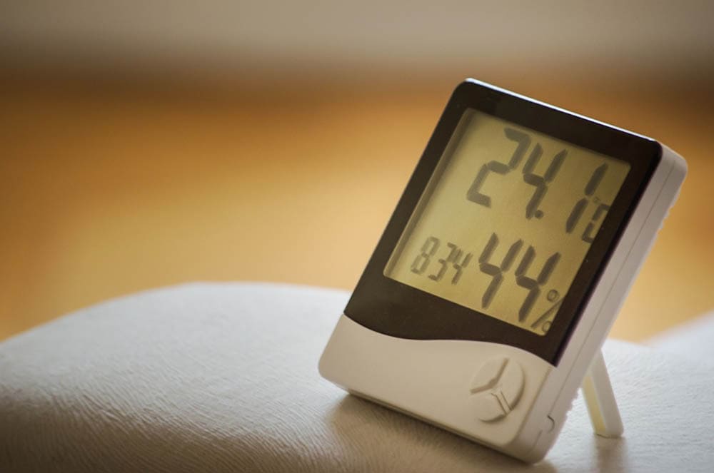 thermometer with humidity checker