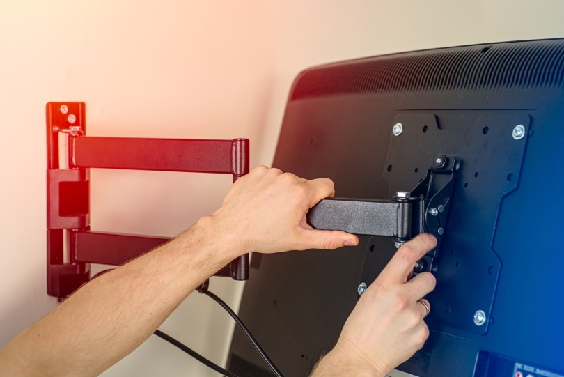 tv bracket adjustment