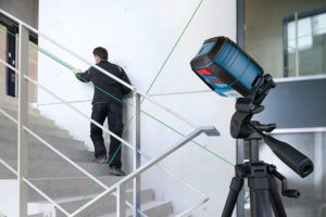 using BOSCH GLL40-20G Green-Beam Self-Leveling Cross-Line Laser