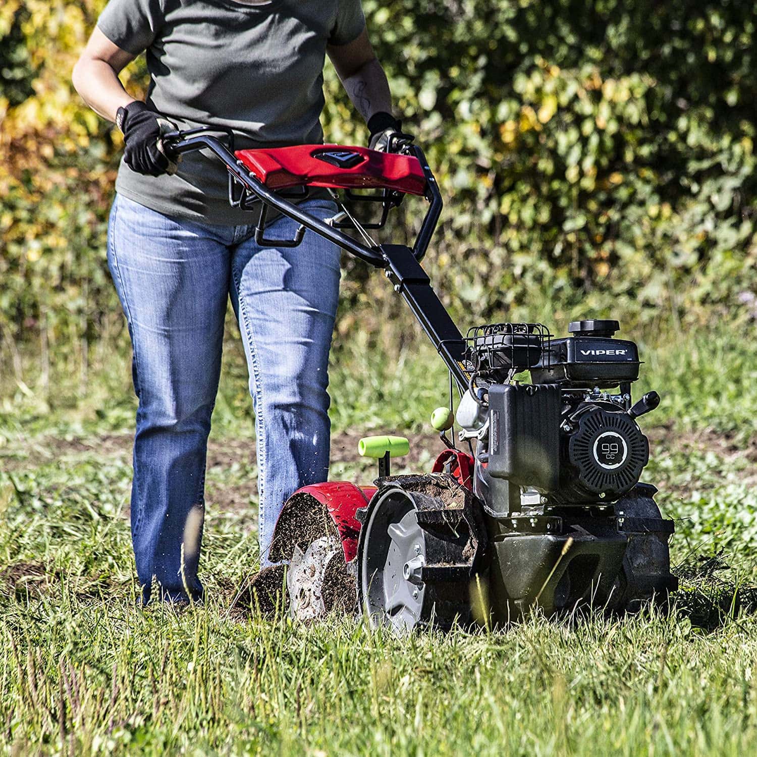 using EARTHQUAKE 37037 Pioneer Dual-Direction Rear Tine Tiller