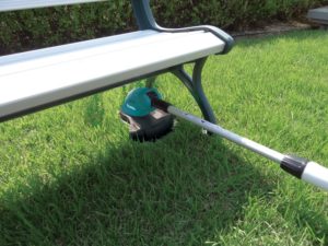 using Makita XRU02Z Cordless String Trimmer