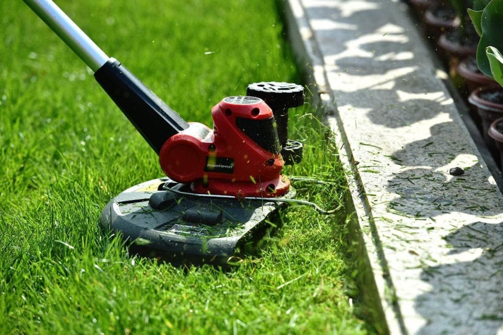 using PowerSmart Cordless String Trimmer:Edger