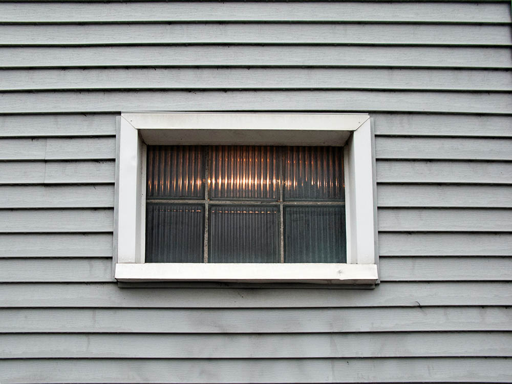 vinyl wall with block glass window