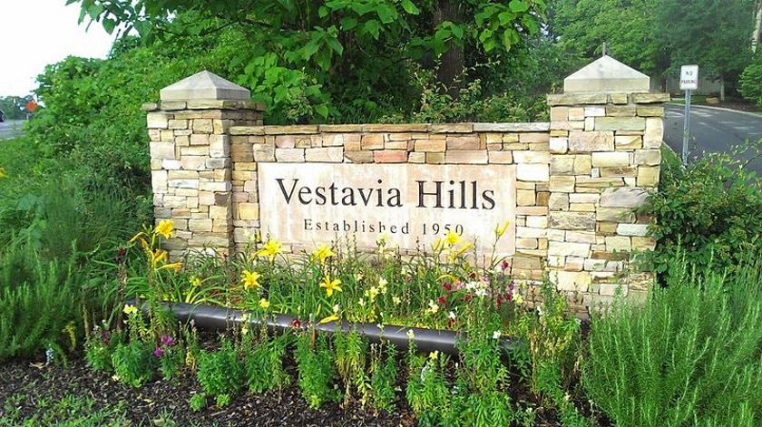 Welcome sign to Vestavia Hills