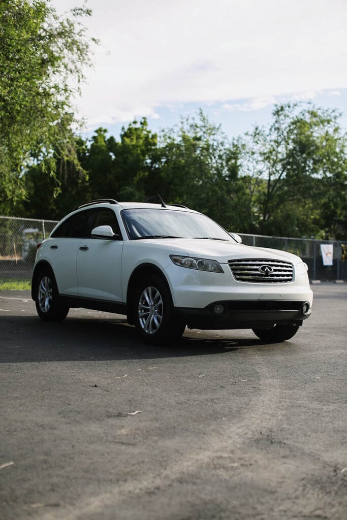white infiniti fx35