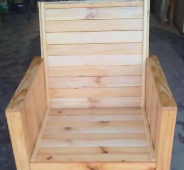 chair from reclaimed wood pallets