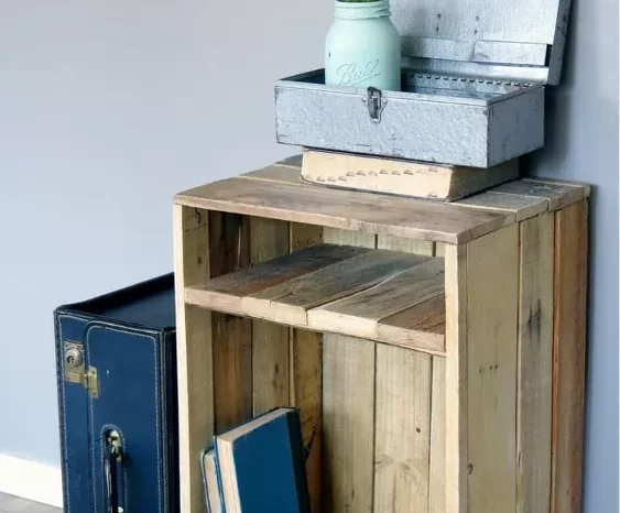 how to make a rustic style pallet wood side table