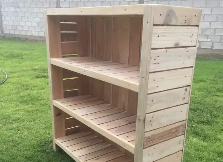 Pallet bookcase