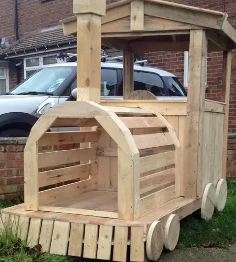 pallet made train engine