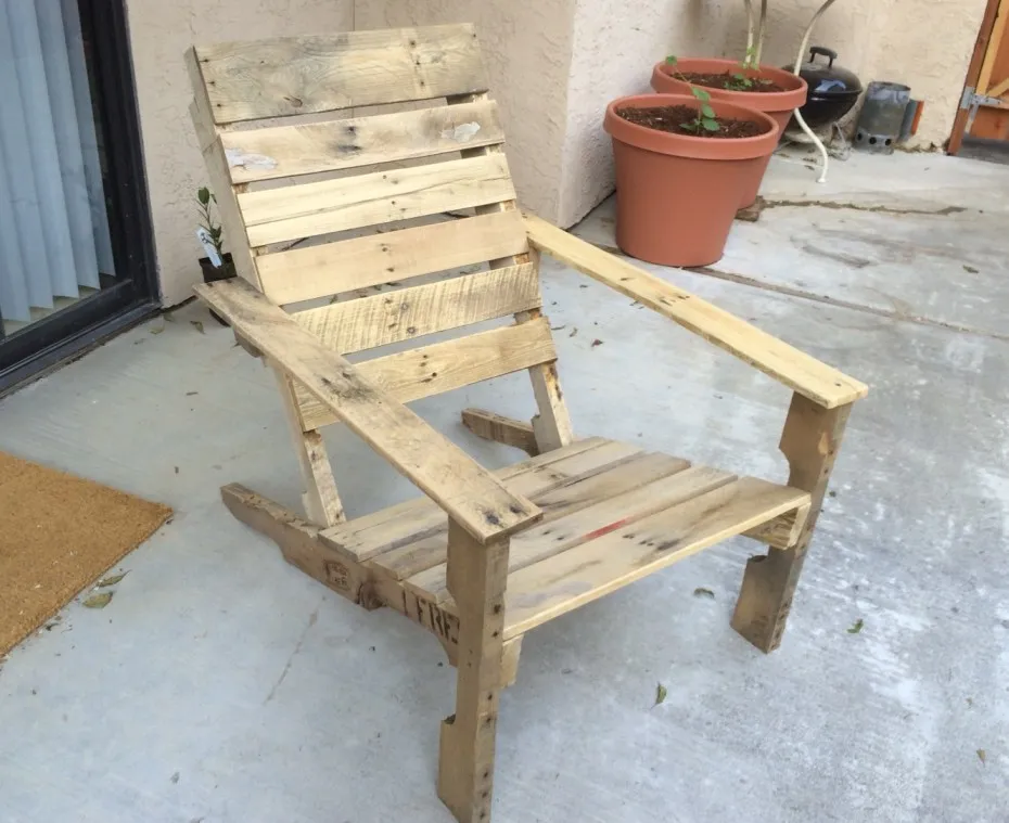 wooden pallet chair